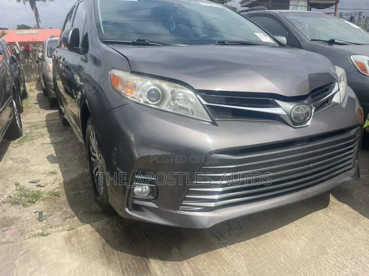 Toyota Sienna XLE AWD (3.5L 6cyl 8A) 2018 Gray