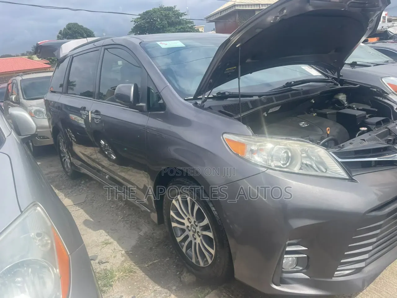 Toyota Sienna XLE AWD (3.5L 6cyl 8A) 2018 Gray