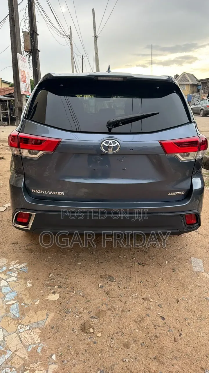 Toyota Highlander Limited Platinum 2019 Blue