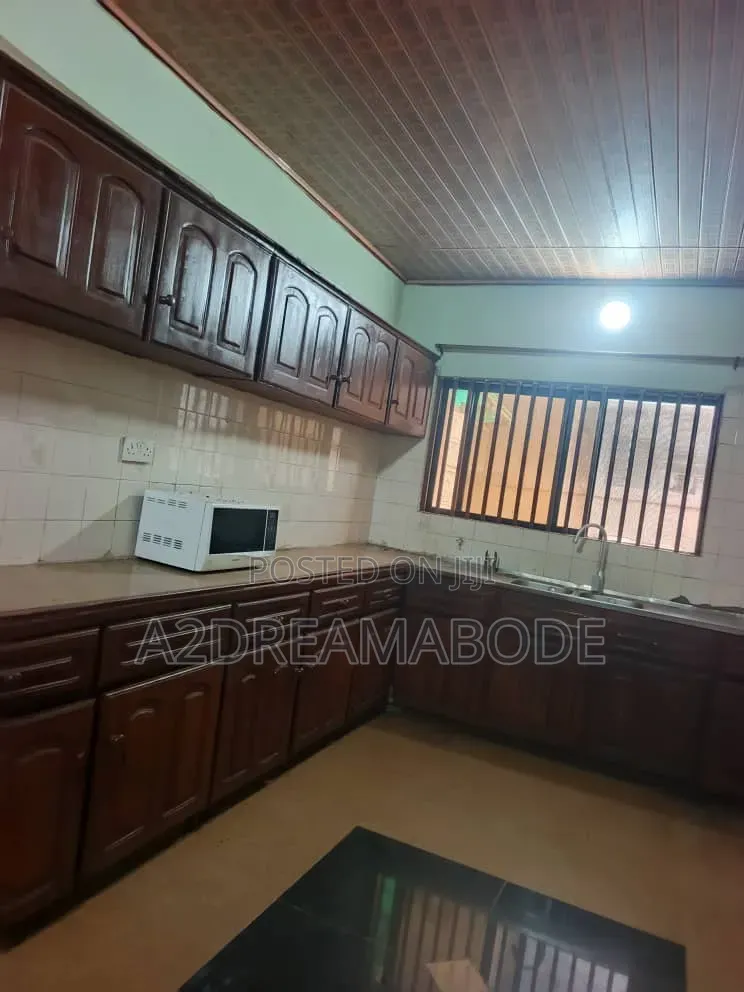5bdrm Duplex in Omole for rent