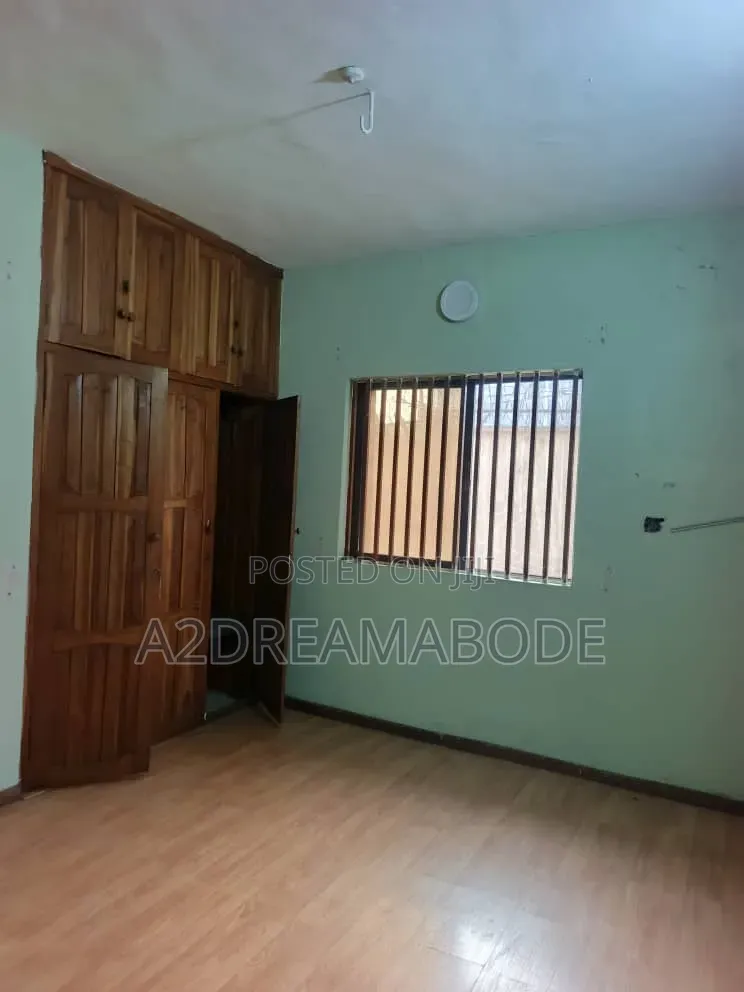 5bdrm Duplex in Omole for rent