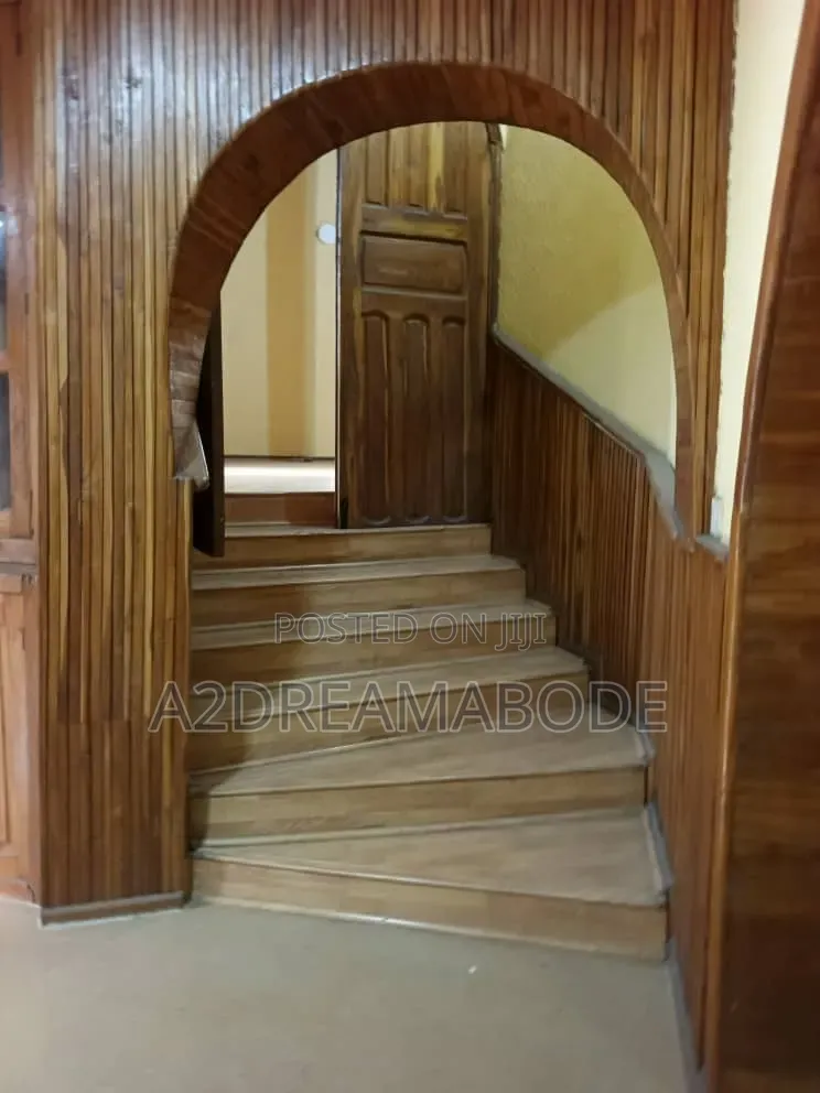 5bdrm Duplex in Omole for rent