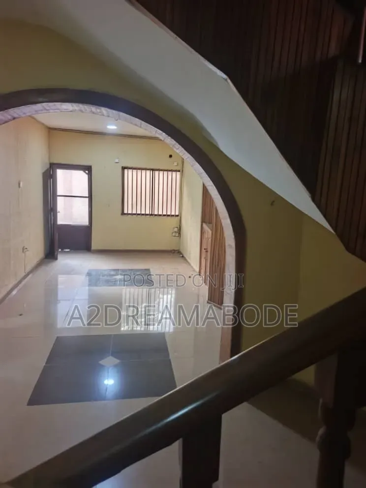 5bdrm Duplex in Omole for rent