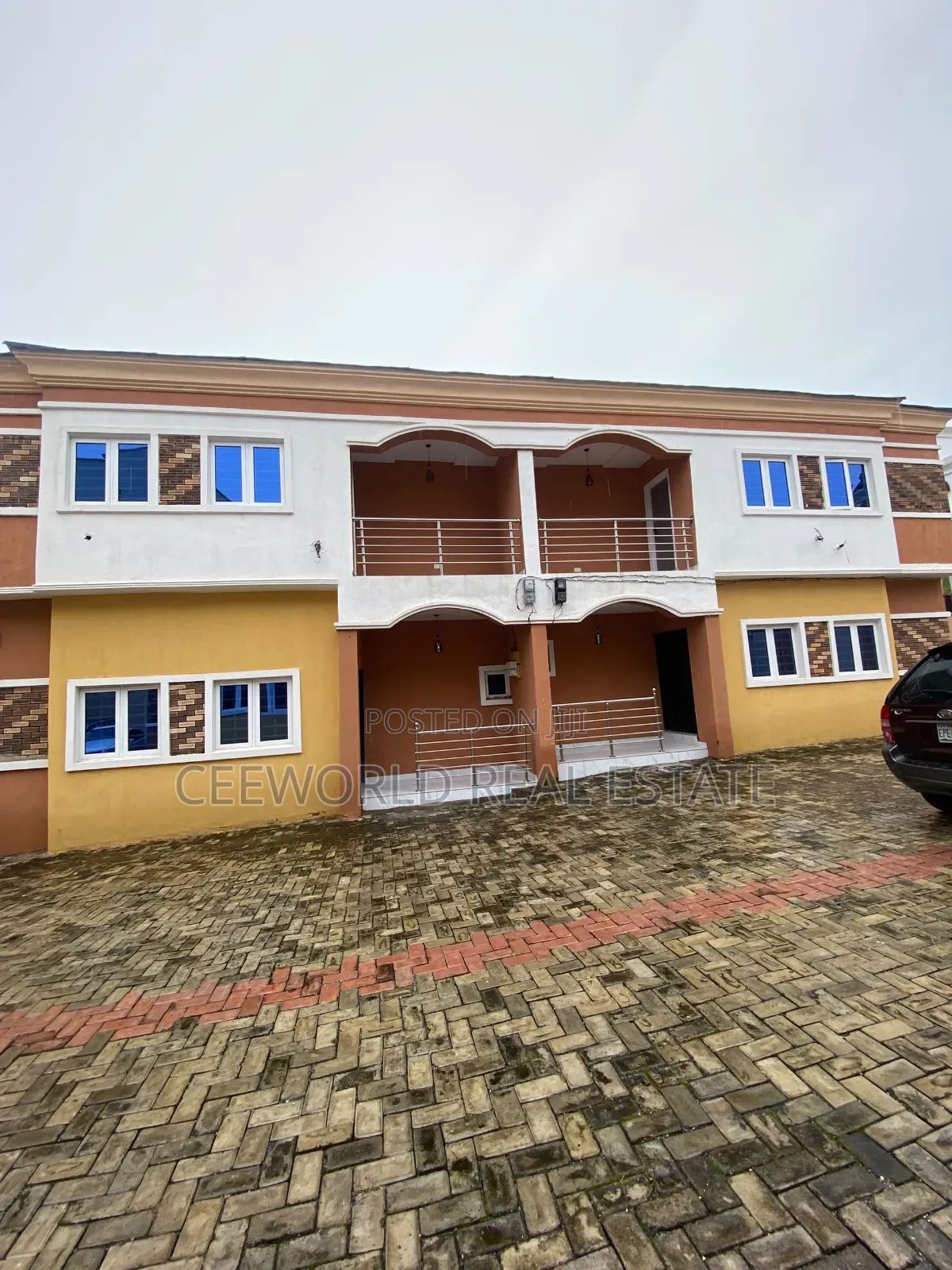 4bdrm Duplex in Jericho Gra for sale