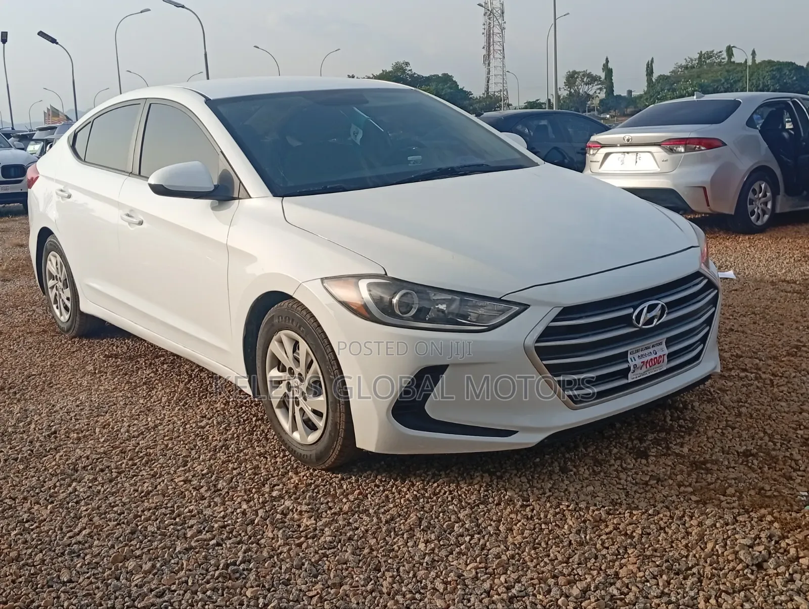 Hyundai Elantra SE Sedan FWD (2.0L 4cyl 6M) 2017 White