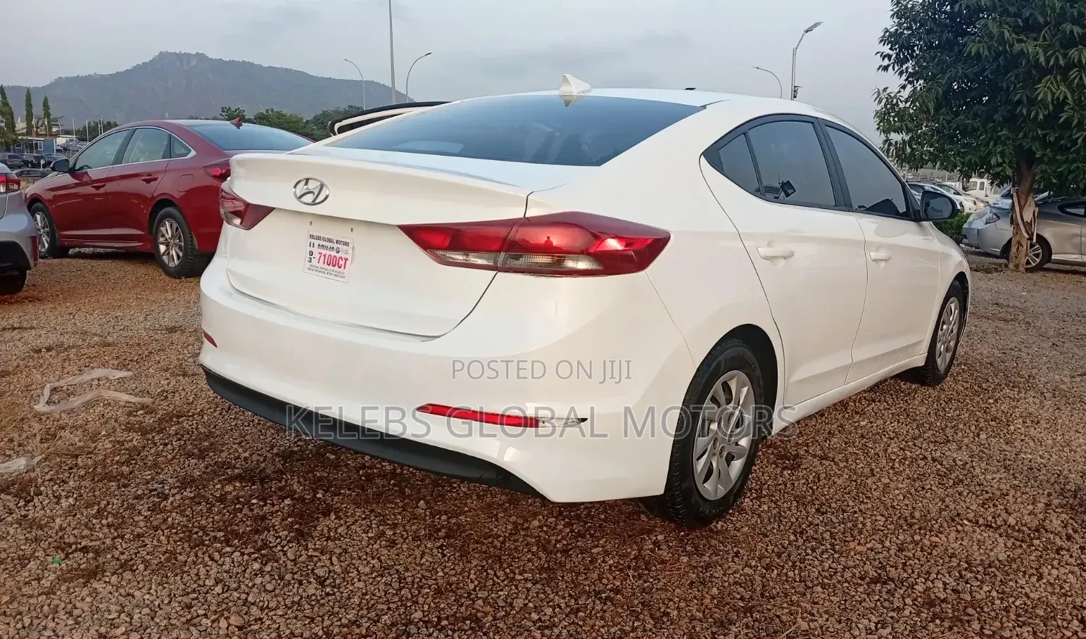 Hyundai Elantra SE Sedan FWD (2.0L 4cyl 6M) 2017 White
