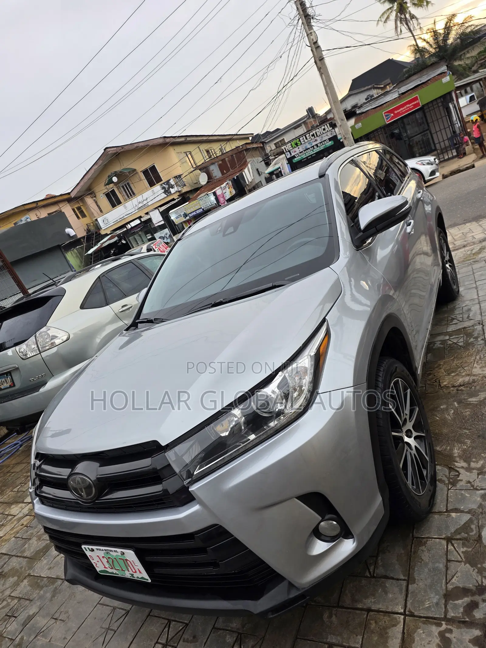 Toyota Highlander SE 4x4 V6 (3.5L 6cyl 8A) 2017 Silver