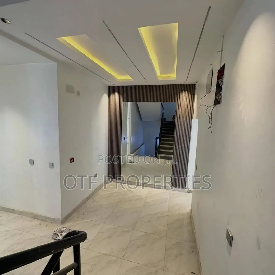 4bdrm Duplex in Utako for sale