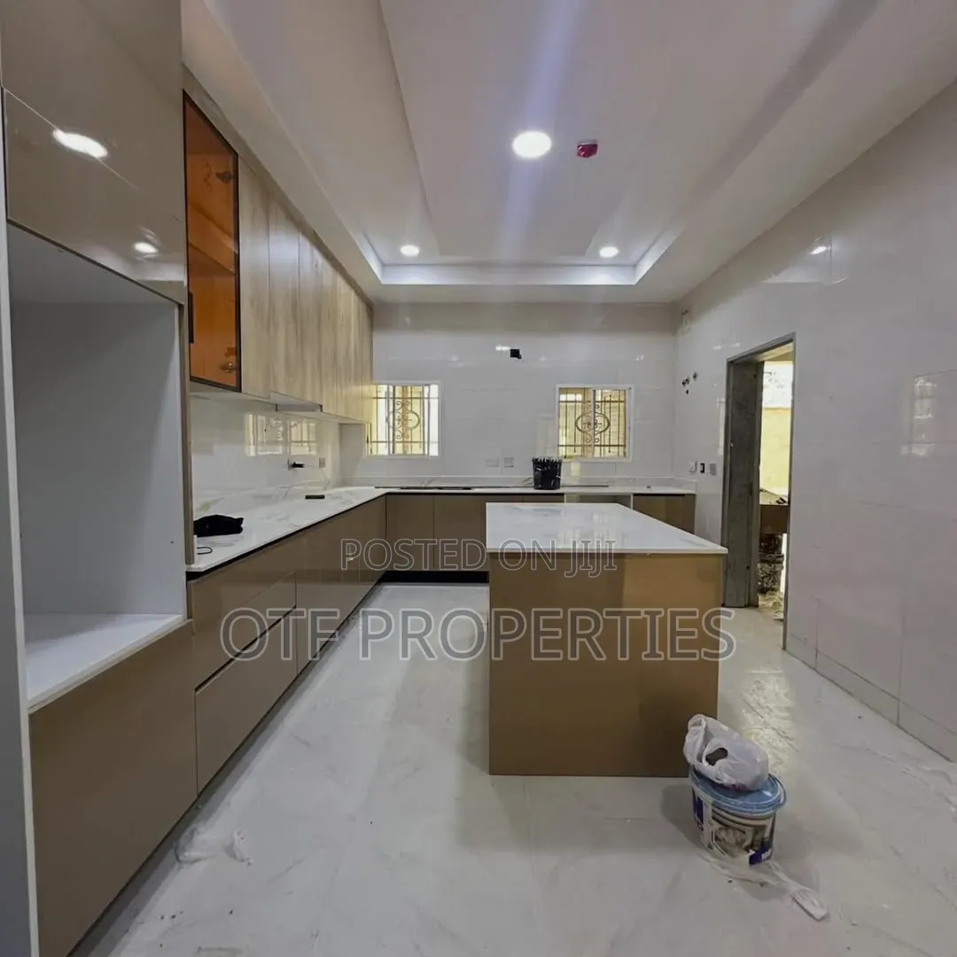 4bdrm Duplex in Utako for sale