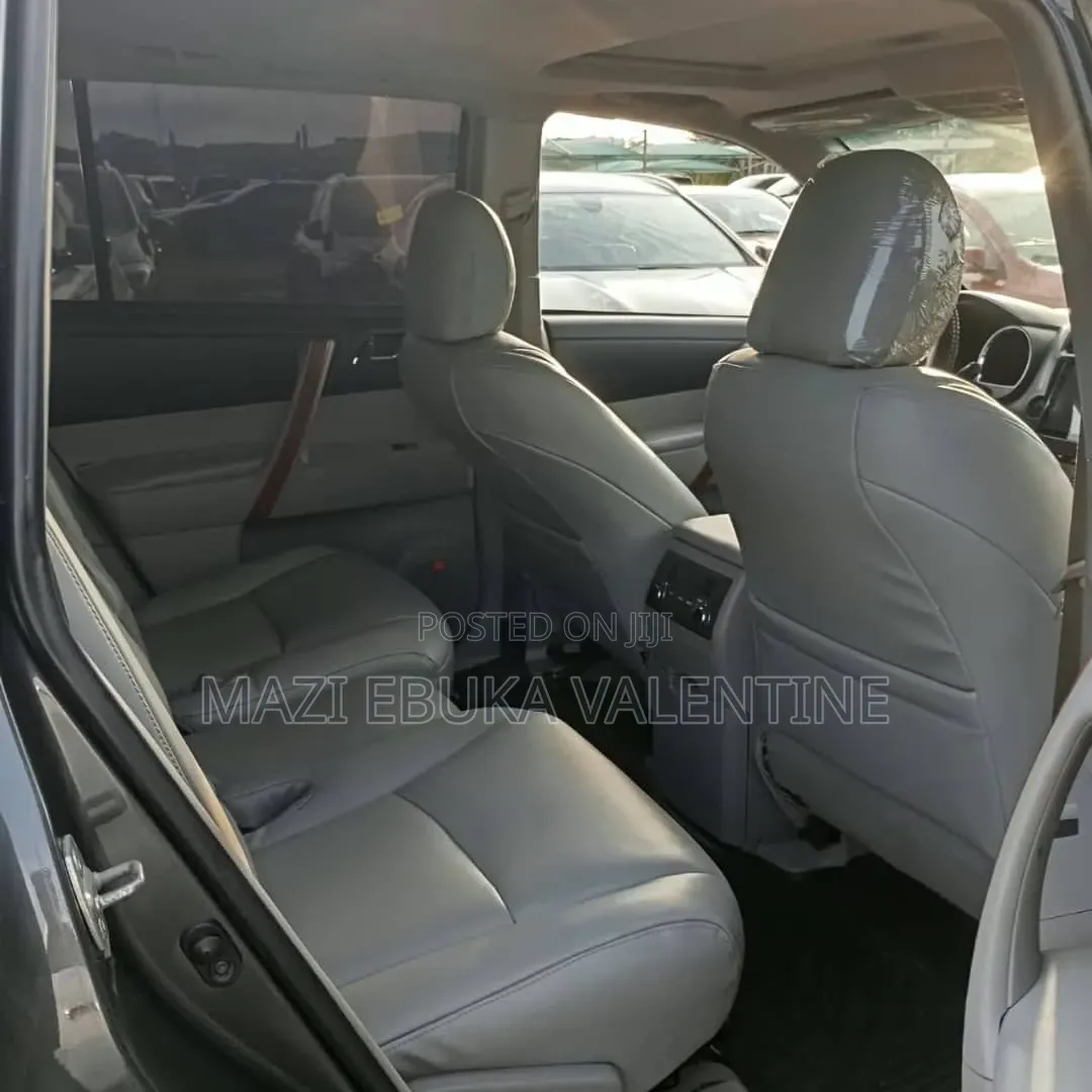 Toyota Highlander 2010 Gray