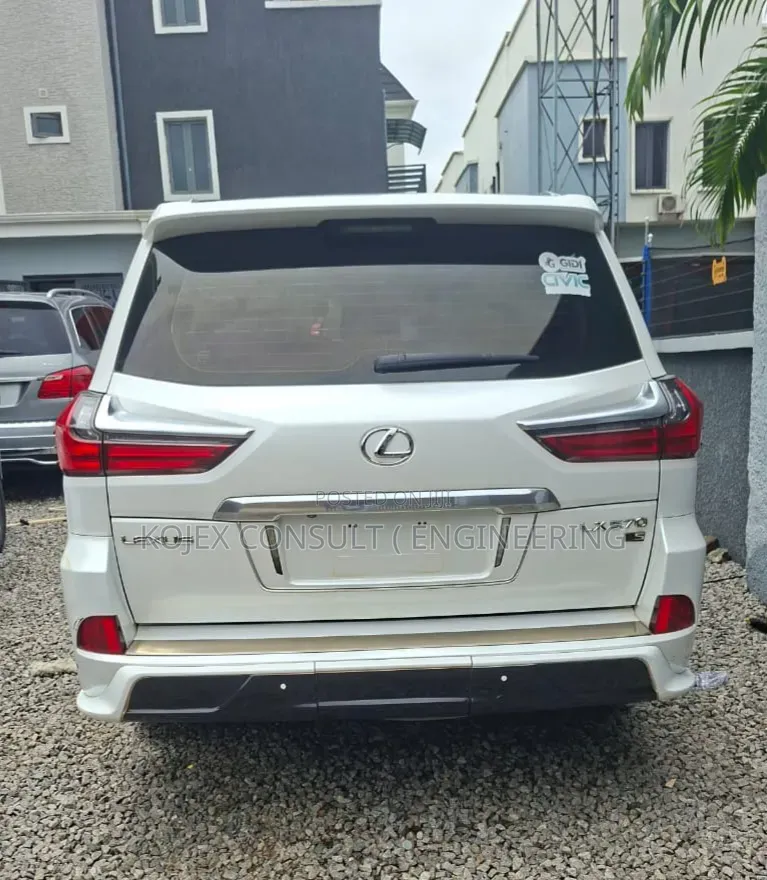 Lexus LX 570 AWD 2020 White