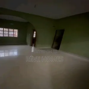 3bdrm Block of Flats in Shomolu / Shomolu for rent