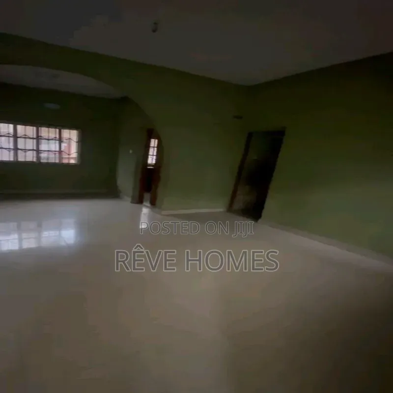 3bdrm Block of Flats in Shomolu / Shomolu for rent