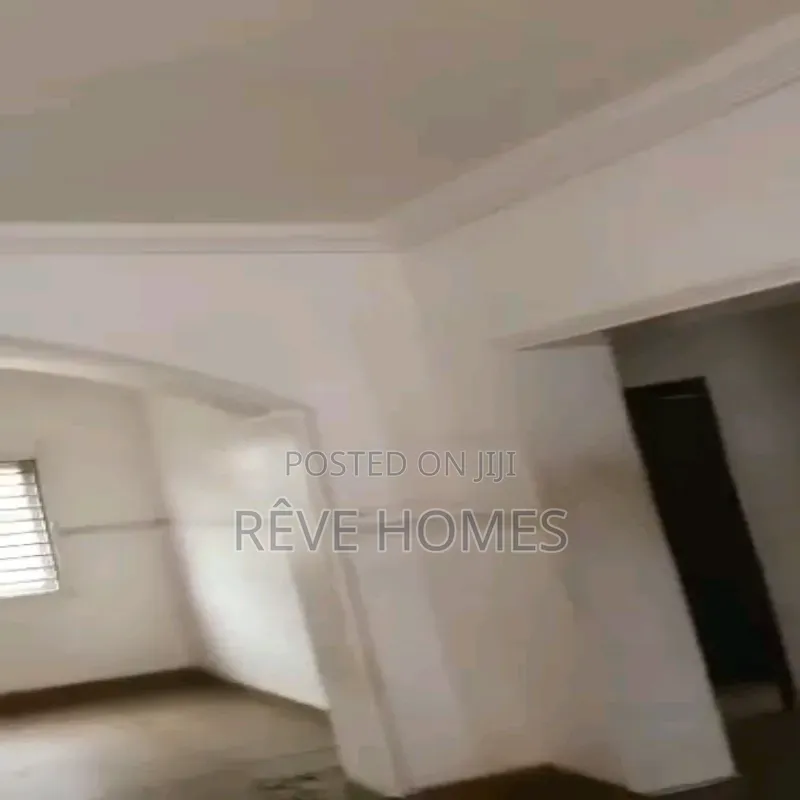 3bdrm Block of Flats in Soluyi for rent