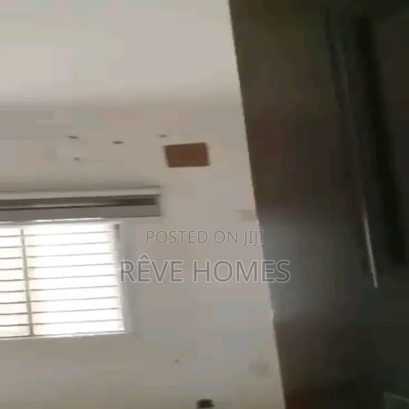 3bdrm Block of Flats in Soluyi for rent