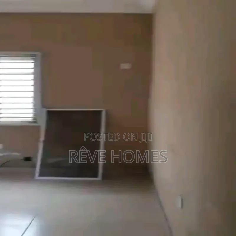 3bdrm Block of Flats in Soluyi for rent