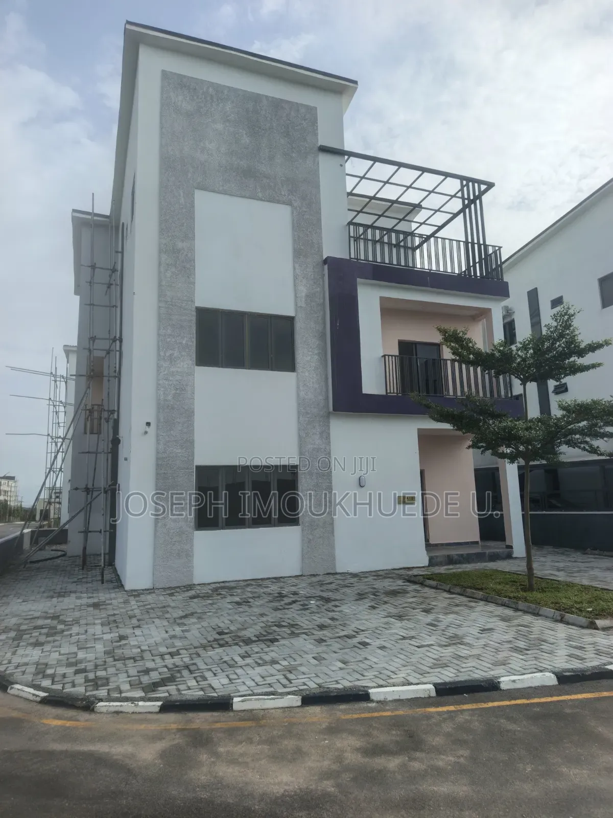 5bdrm Duplex in Dme, Zone B for sale