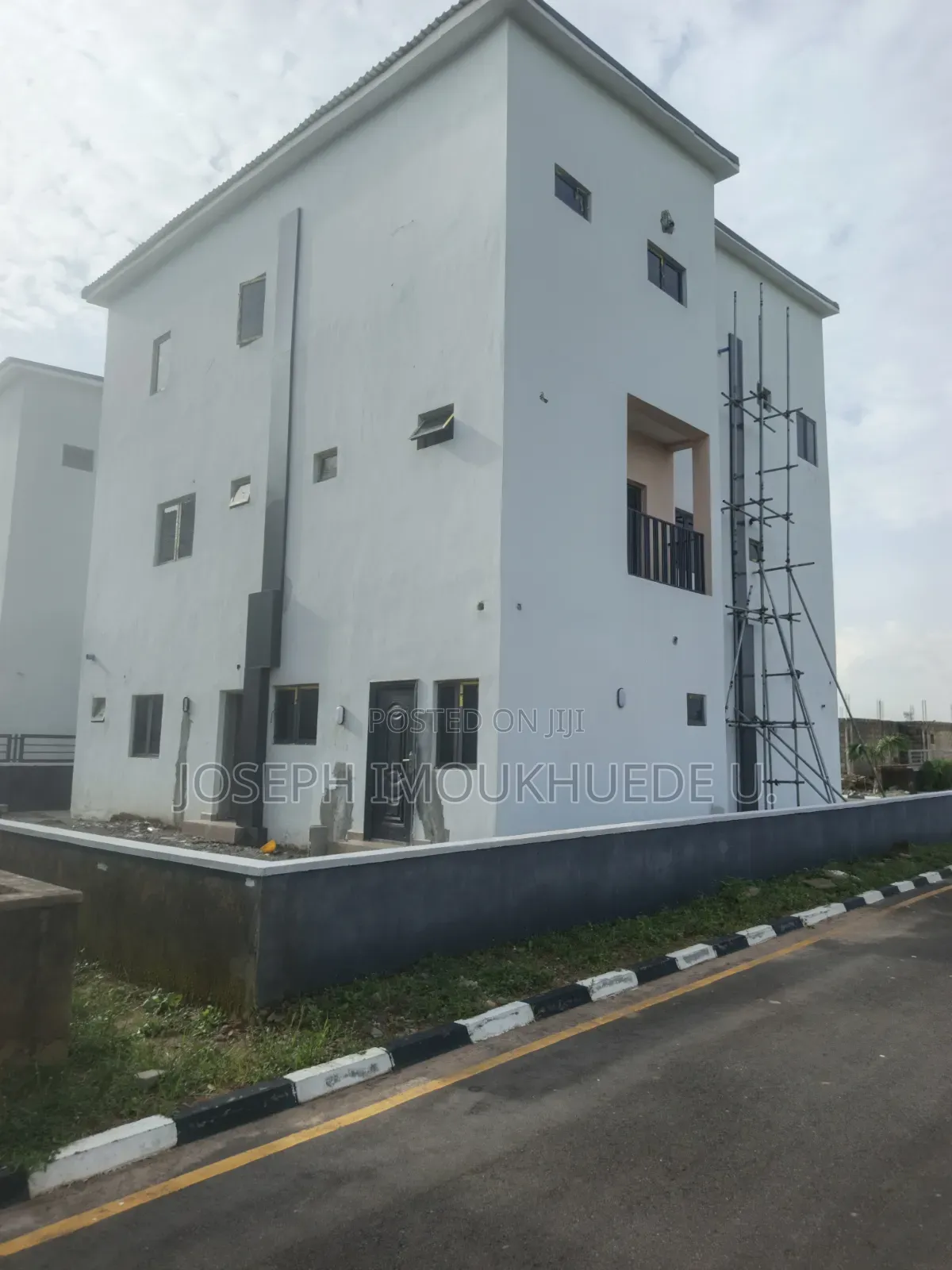 5bdrm Duplex in Dme, Zone B for sale