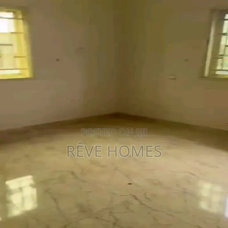 3bdrm Block of Flats in Shomolu / Shomolu for rent