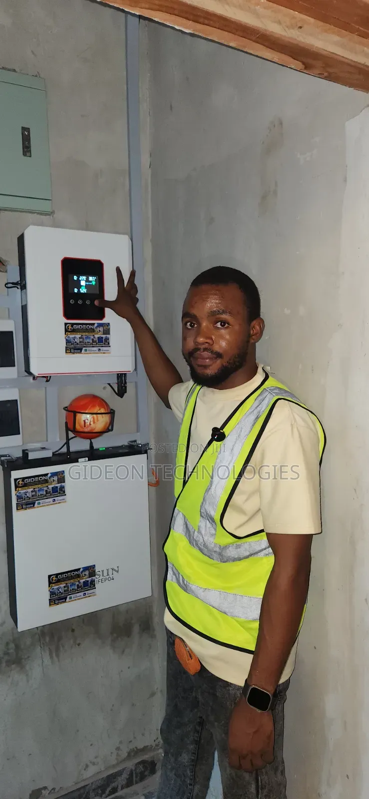 6.2KW Hybrid Inverter + 5KWH Lithium Battery + 6 X 650W Panels |