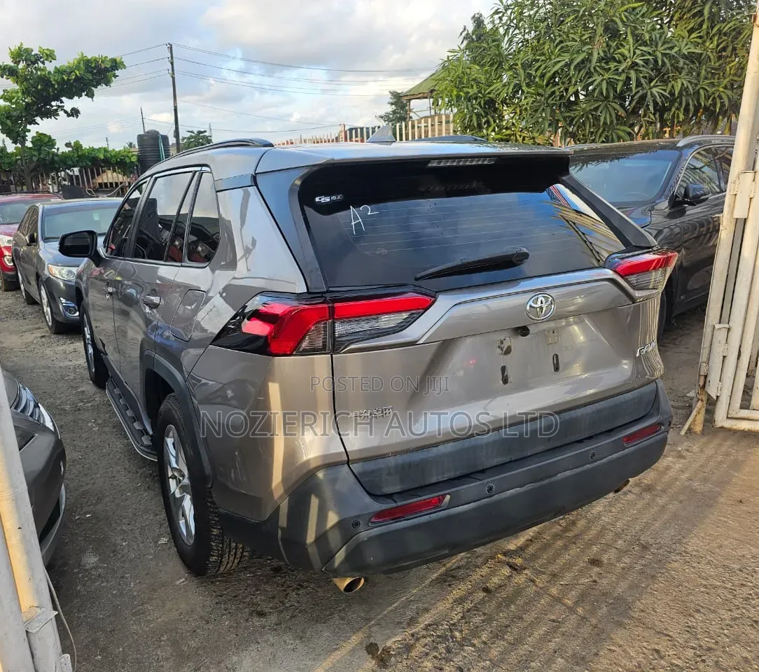Toyota RAV4 2022 Brown
