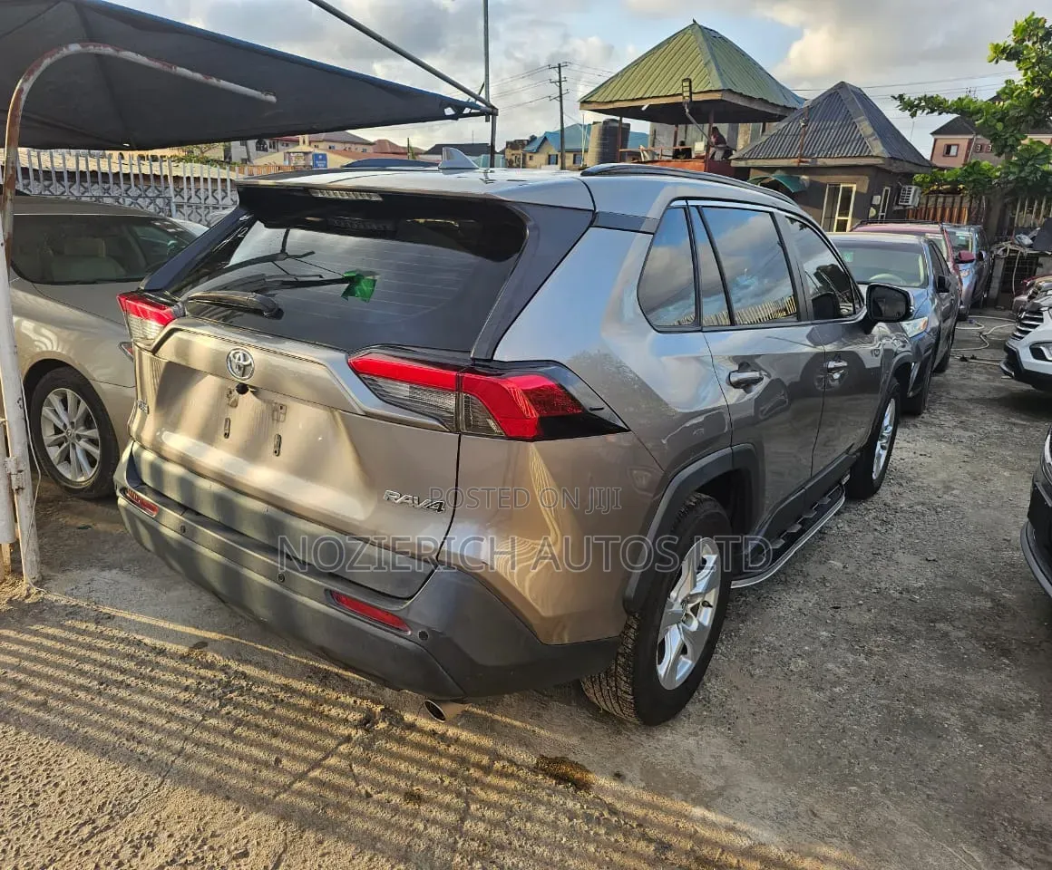 Toyota RAV4 2022 Brown