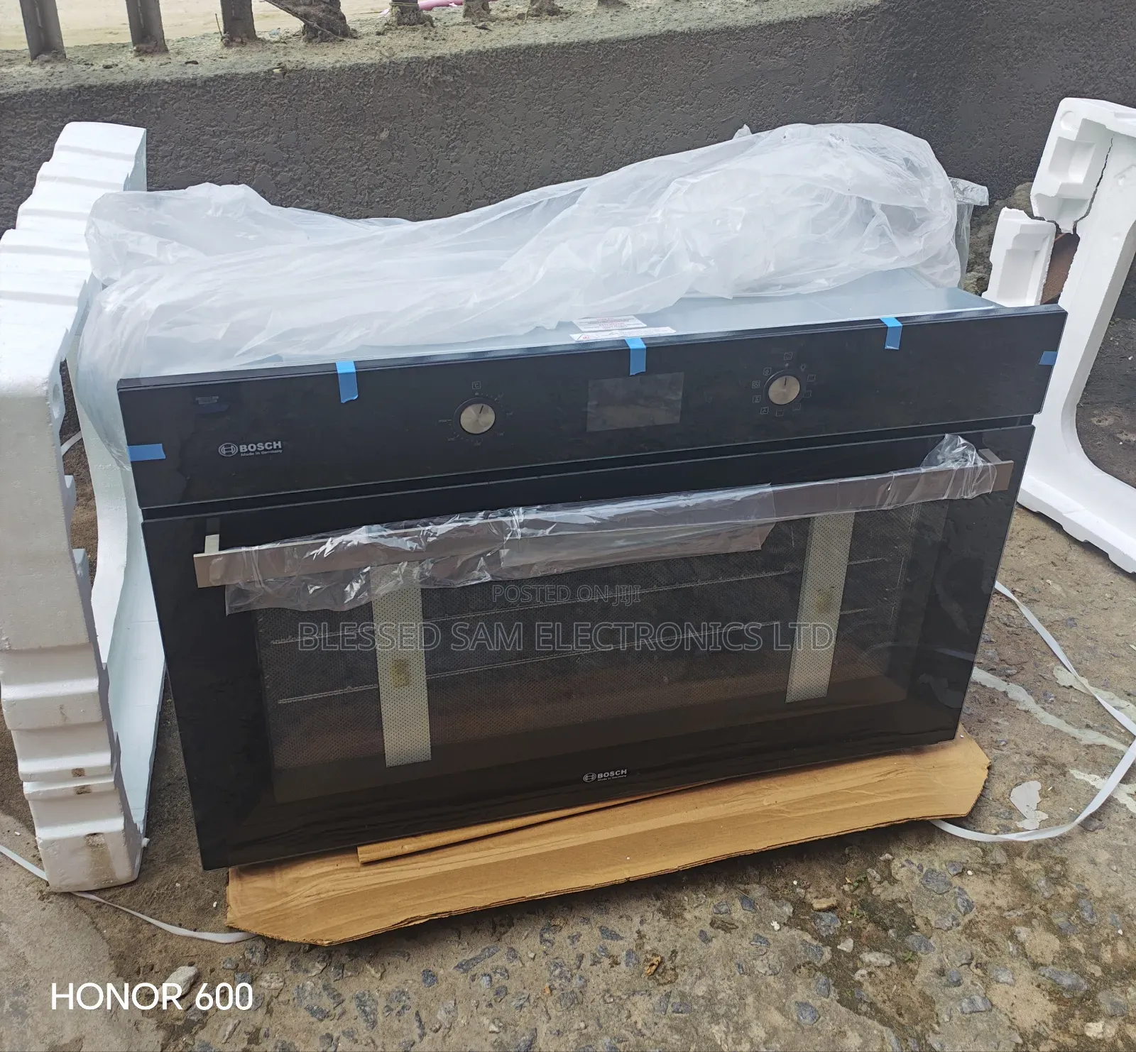 New Bosch Built -in Cabinet Oven ( 90cm ) With Grill in-Built Light