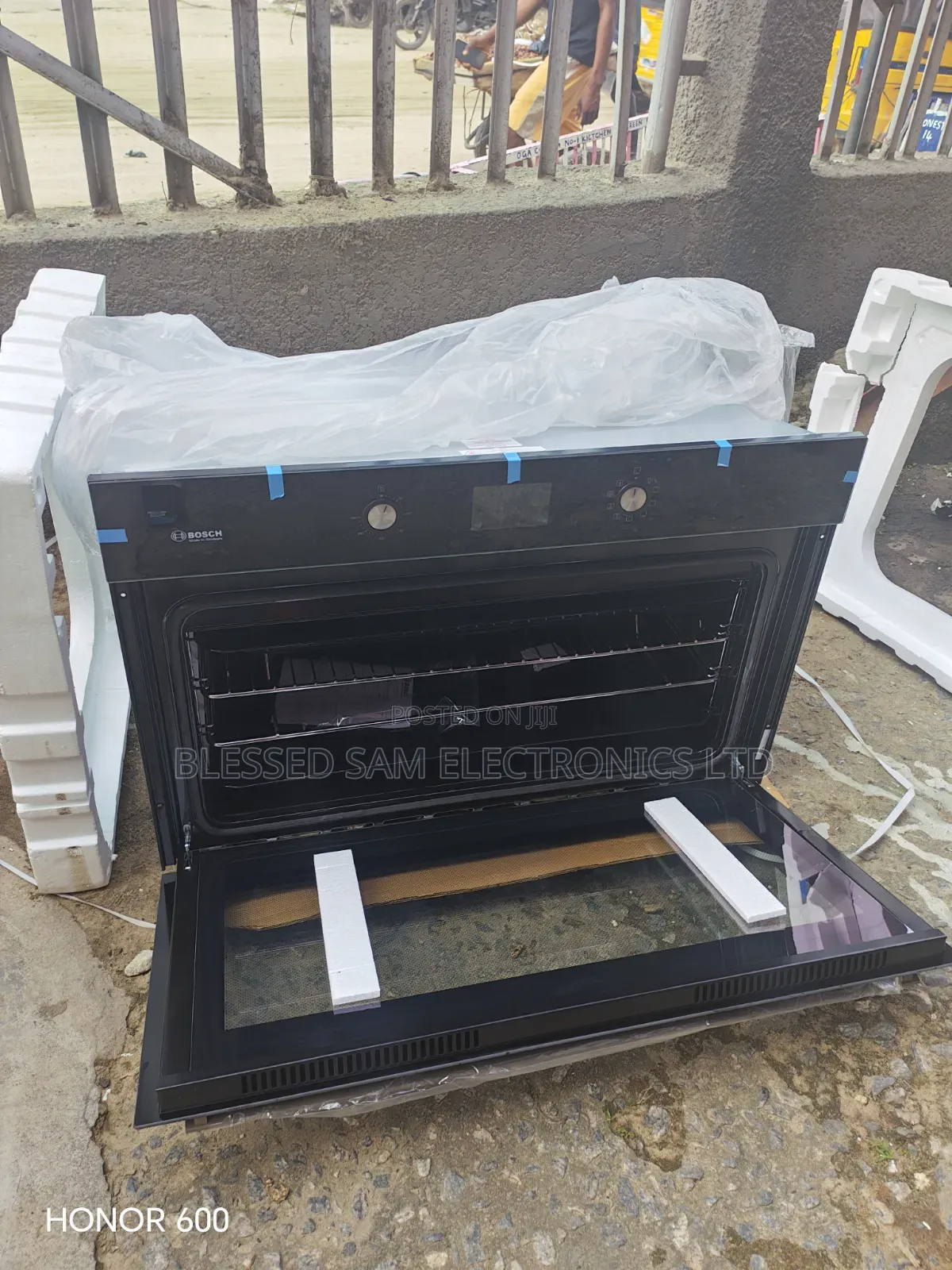 New Bosch Built -in Cabinet Oven ( 90cm ) With Grill in-Built Light
