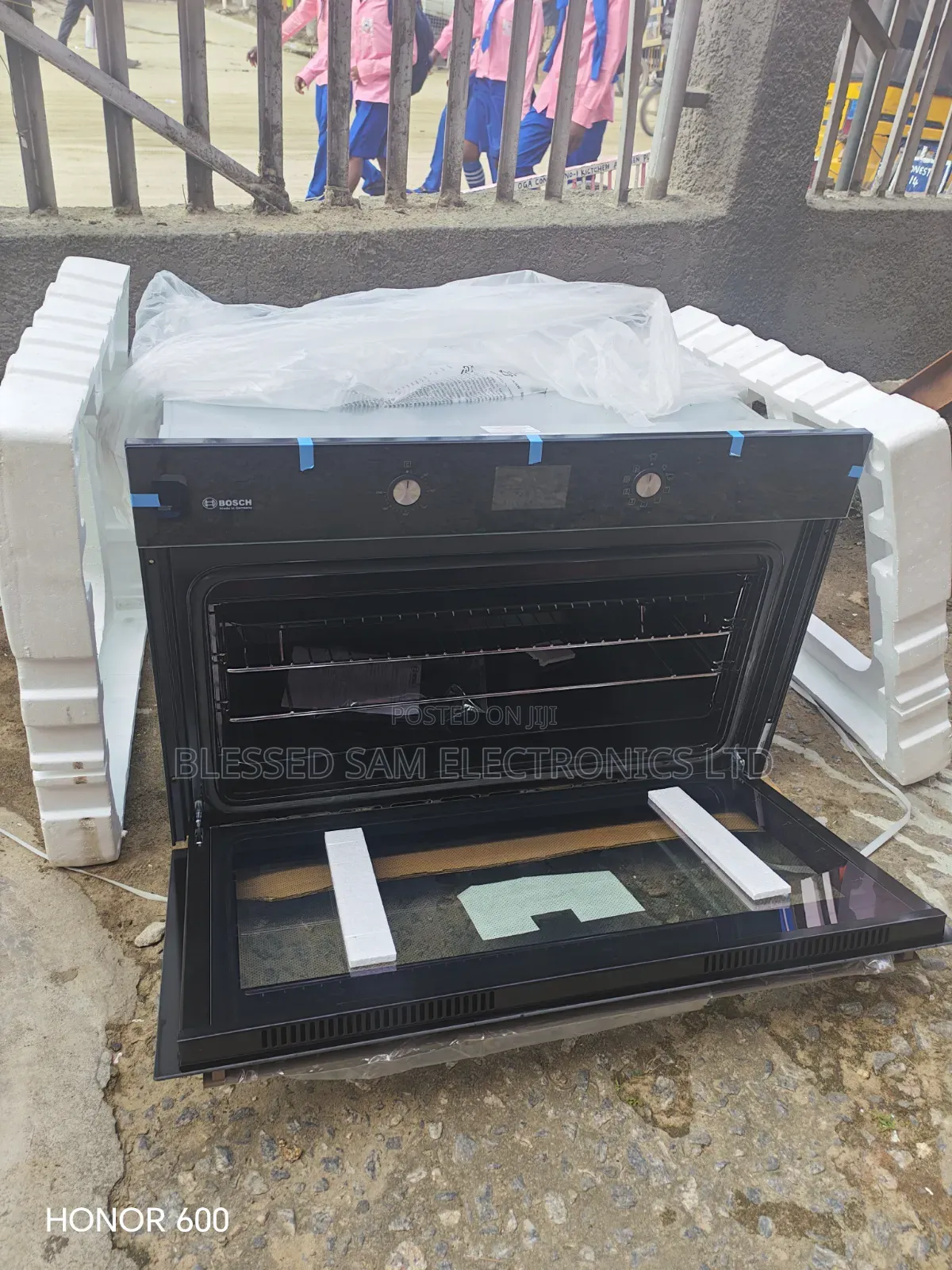 New Bosch Built -in Cabinet Oven ( 90cm ) With Grill in-Built Light