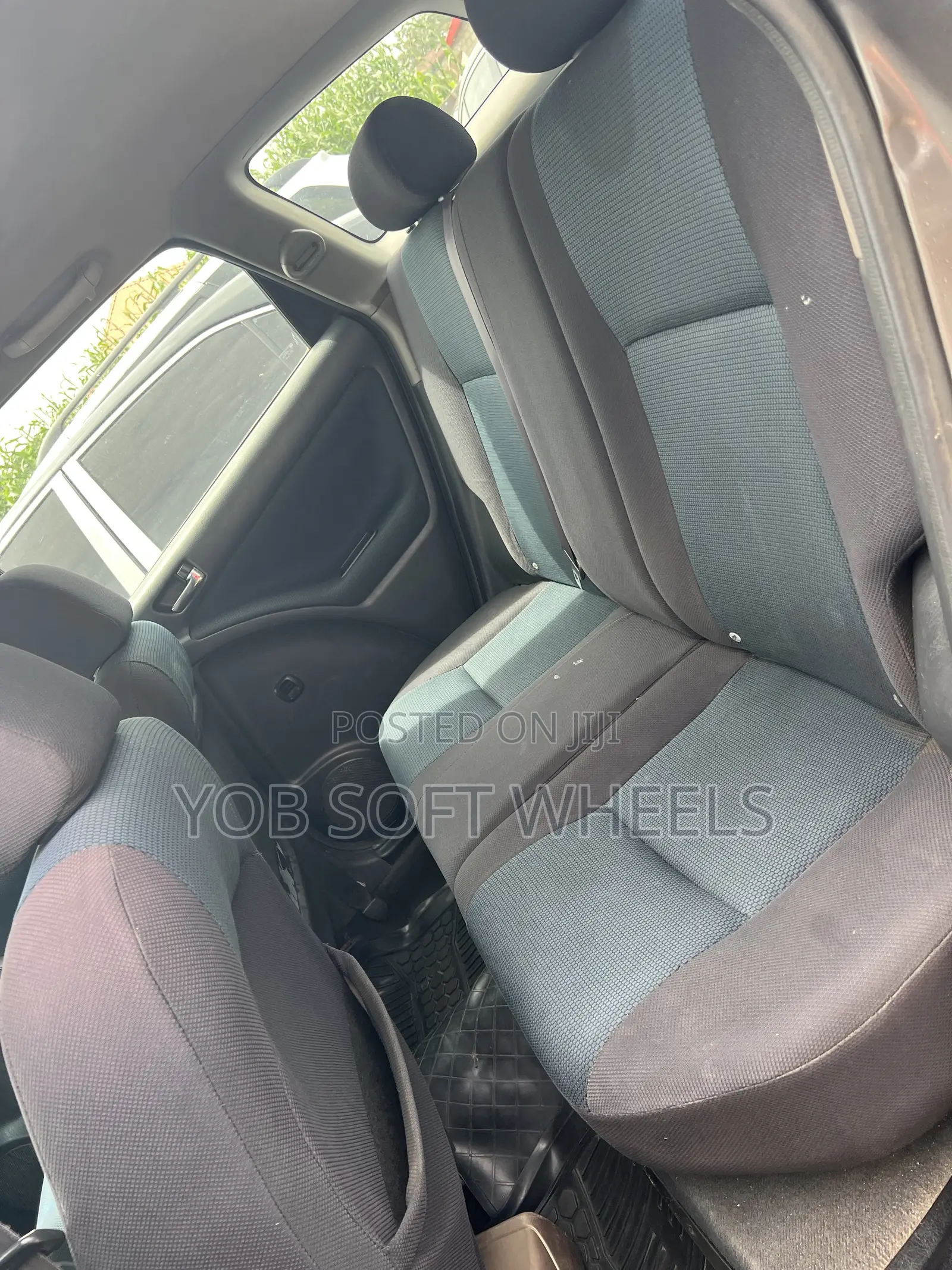 Toyota Matrix Hatchback AWD (1.8L 4cyl 4A) 2005 Gray