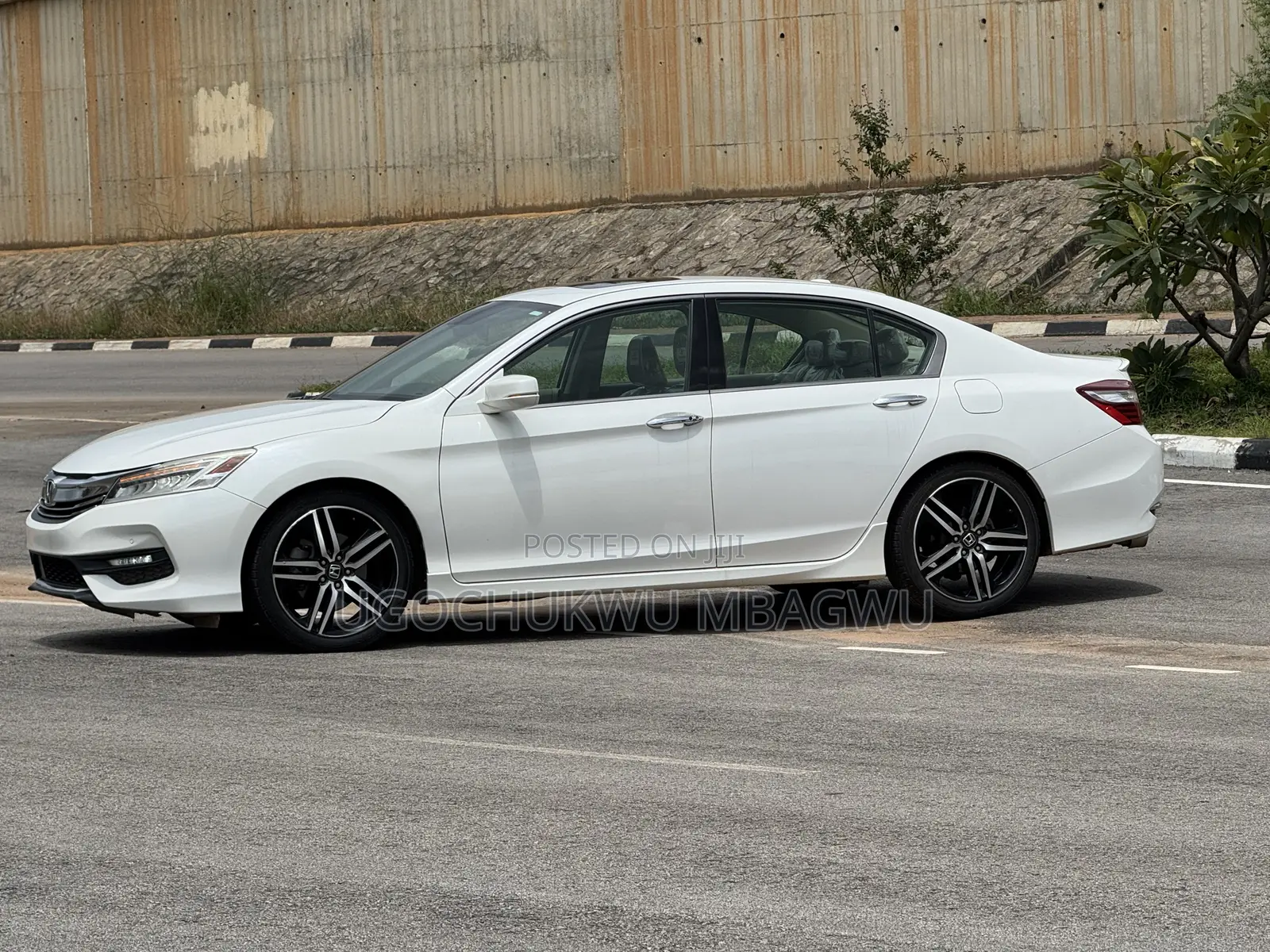 Honda Accord Touring 4dr Sedan FWD (3.5L 6cyl 6A) 2016 White