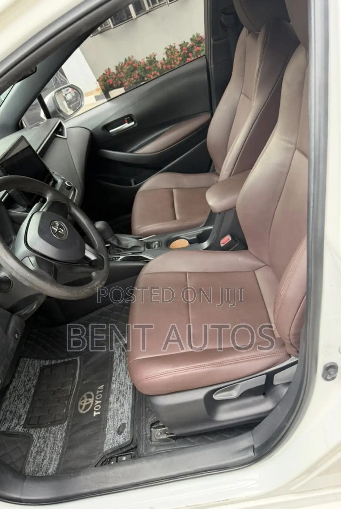 Toyota Corolla LE 2022 White