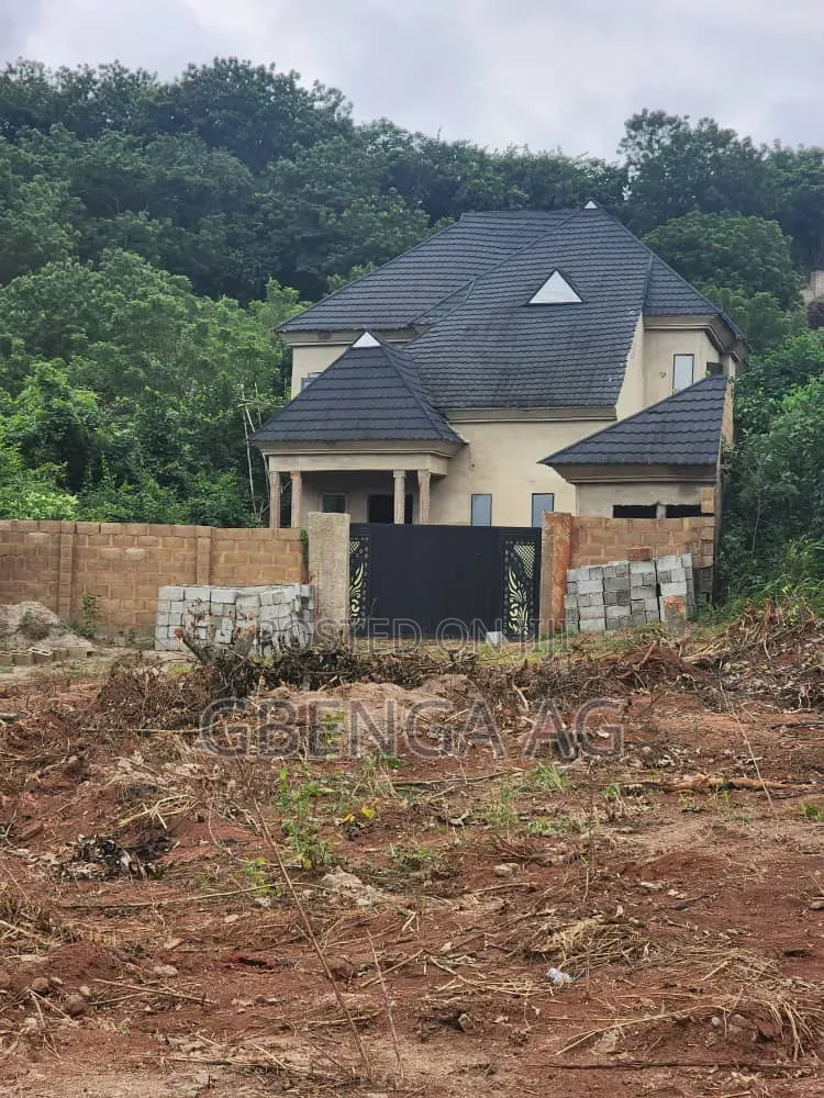 6bdrm Duplex in Oloke Extension, for sale
