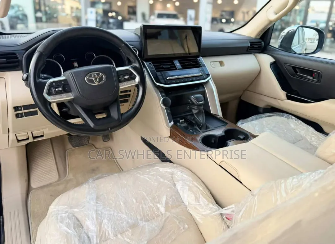Lexus LX 600 2023 Gray