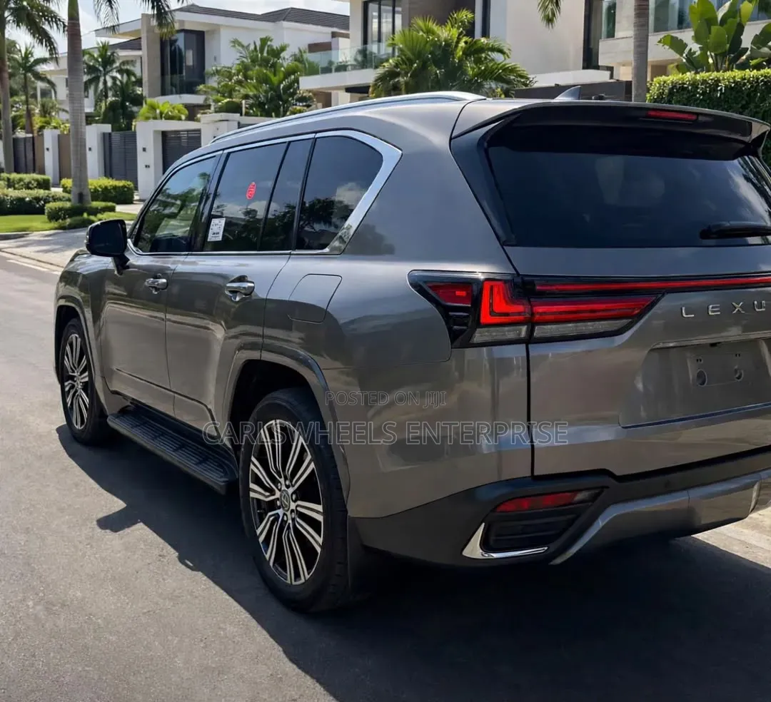 Lexus LX 600 2023 Gray