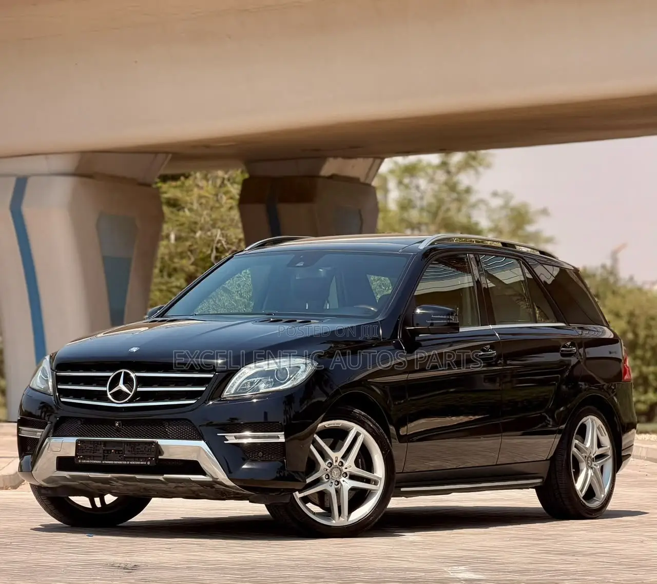 Mercedes-Benz M Class ML63 AMG 4dr SUV AWD (5.5L 8cyl Turbo 7A) 2015