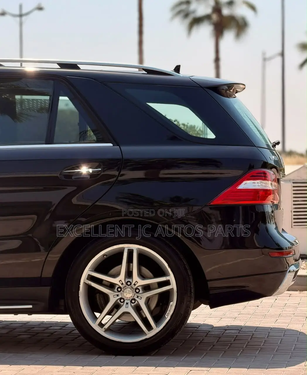 Mercedes-Benz M Class ML63 AMG 4dr SUV AWD (5.5L 8cyl Turbo 7A) 2015