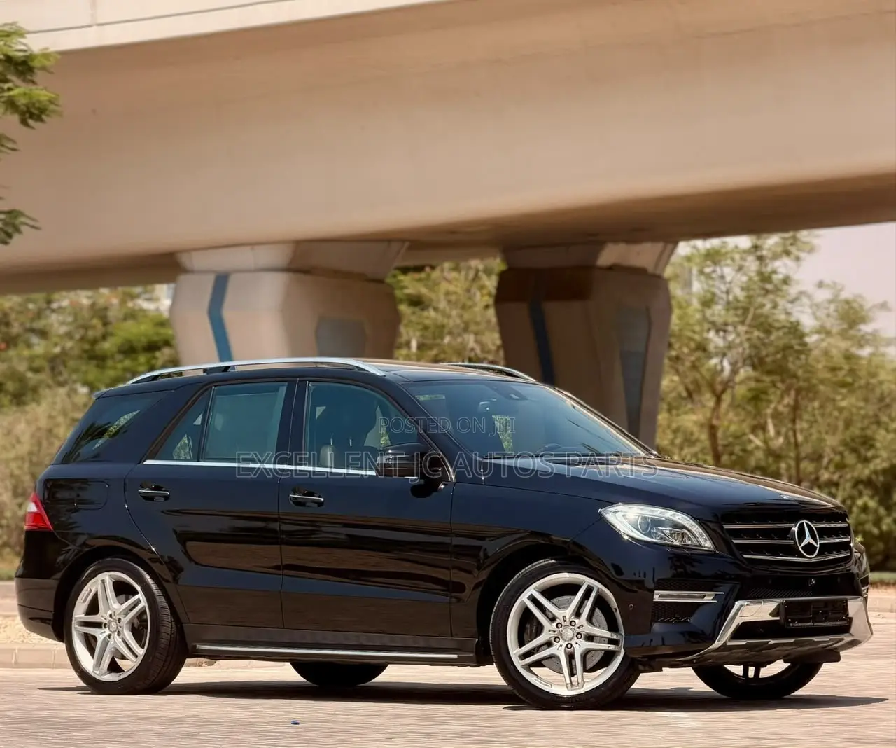 Mercedes-Benz M Class ML63 AMG 4dr SUV AWD (5.5L 8cyl Turbo 7A) 2015