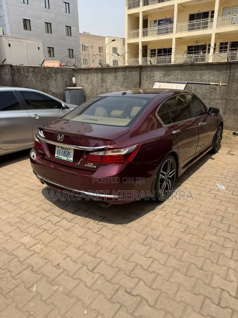 Honda Accord Touring V6 4dr Sedan FWD (3.5L 6cyl 6A) 2017 Maroon