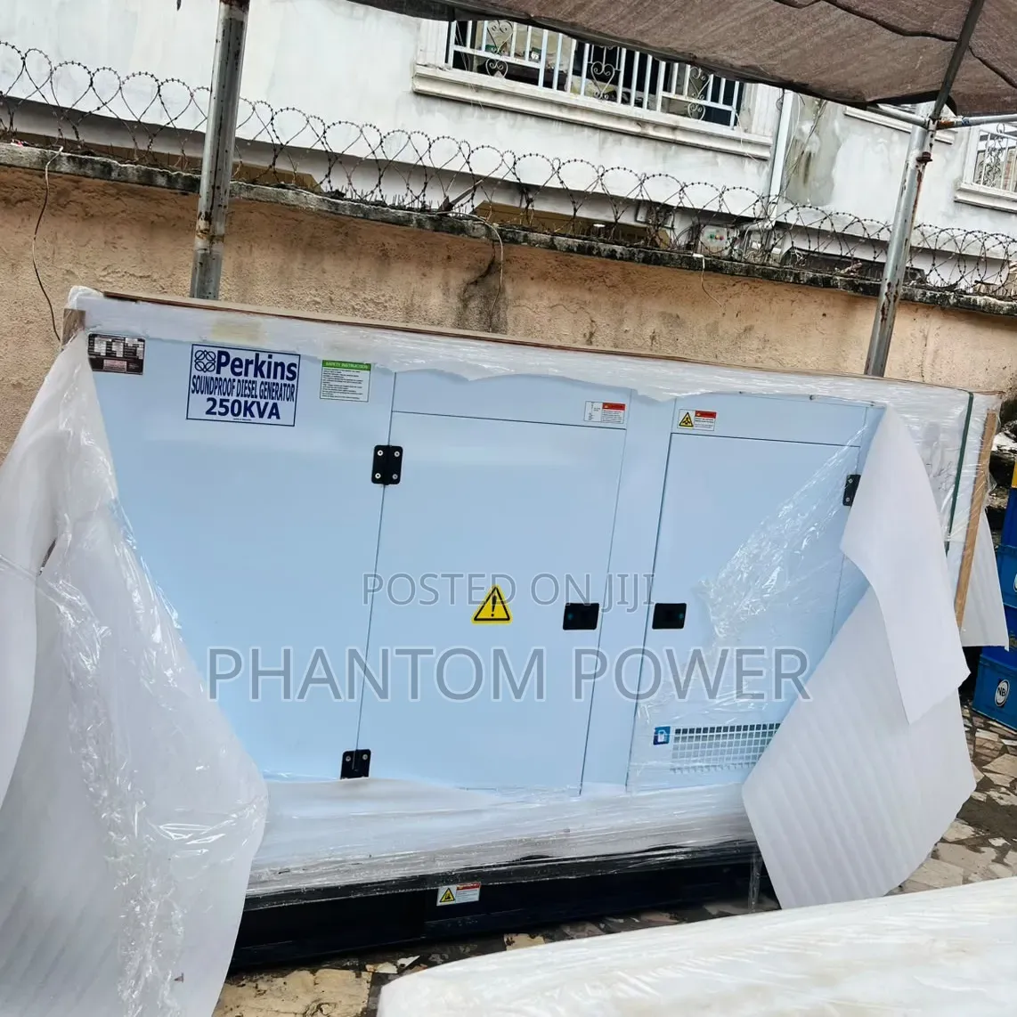 Single Unit of SP-250kva England Perkins Diesel Soundproof Generator