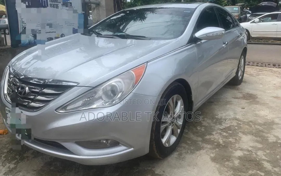 Hyundai Sonata Limited Sedan FWD (2.4L 4cyl 6A) 2012 Silver