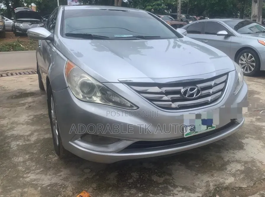 Hyundai Sonata Limited Sedan FWD (2.4L 4cyl 6A) 2012 Silver