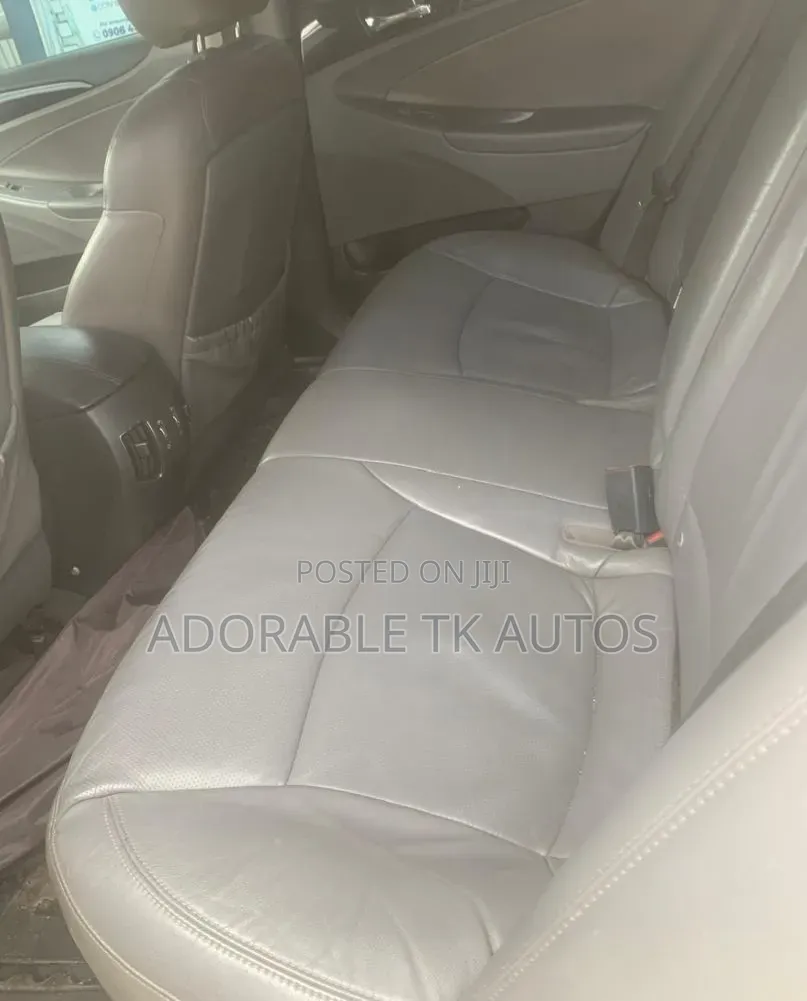 Hyundai Sonata Limited Sedan FWD (2.4L 4cyl 6A) 2012 Silver