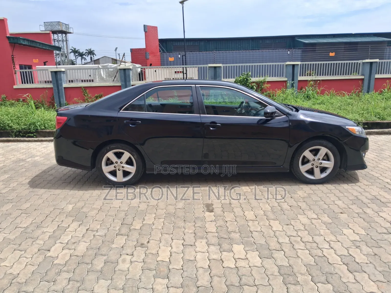 Toyota Camry SE 4dr Sedan (2.5L 4cyl 6A) 2012 Black