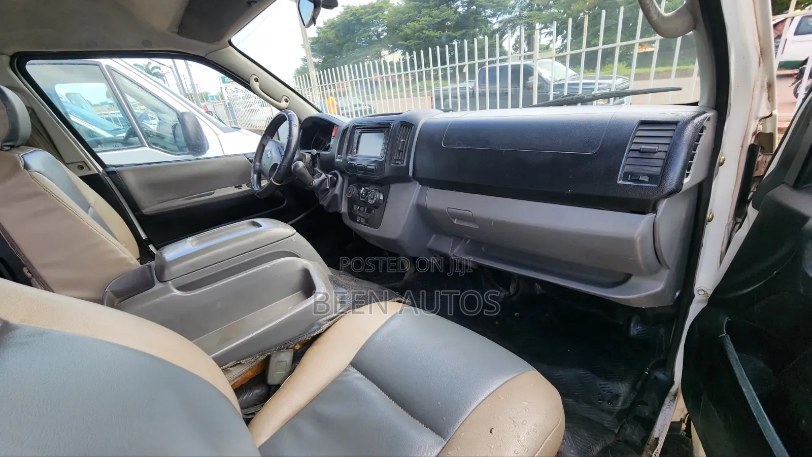 Toyota HiAce 2018 White