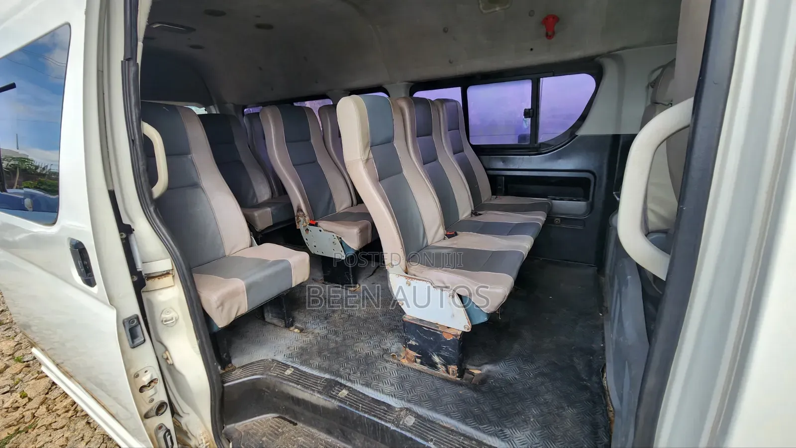Toyota HiAce 2018 White
