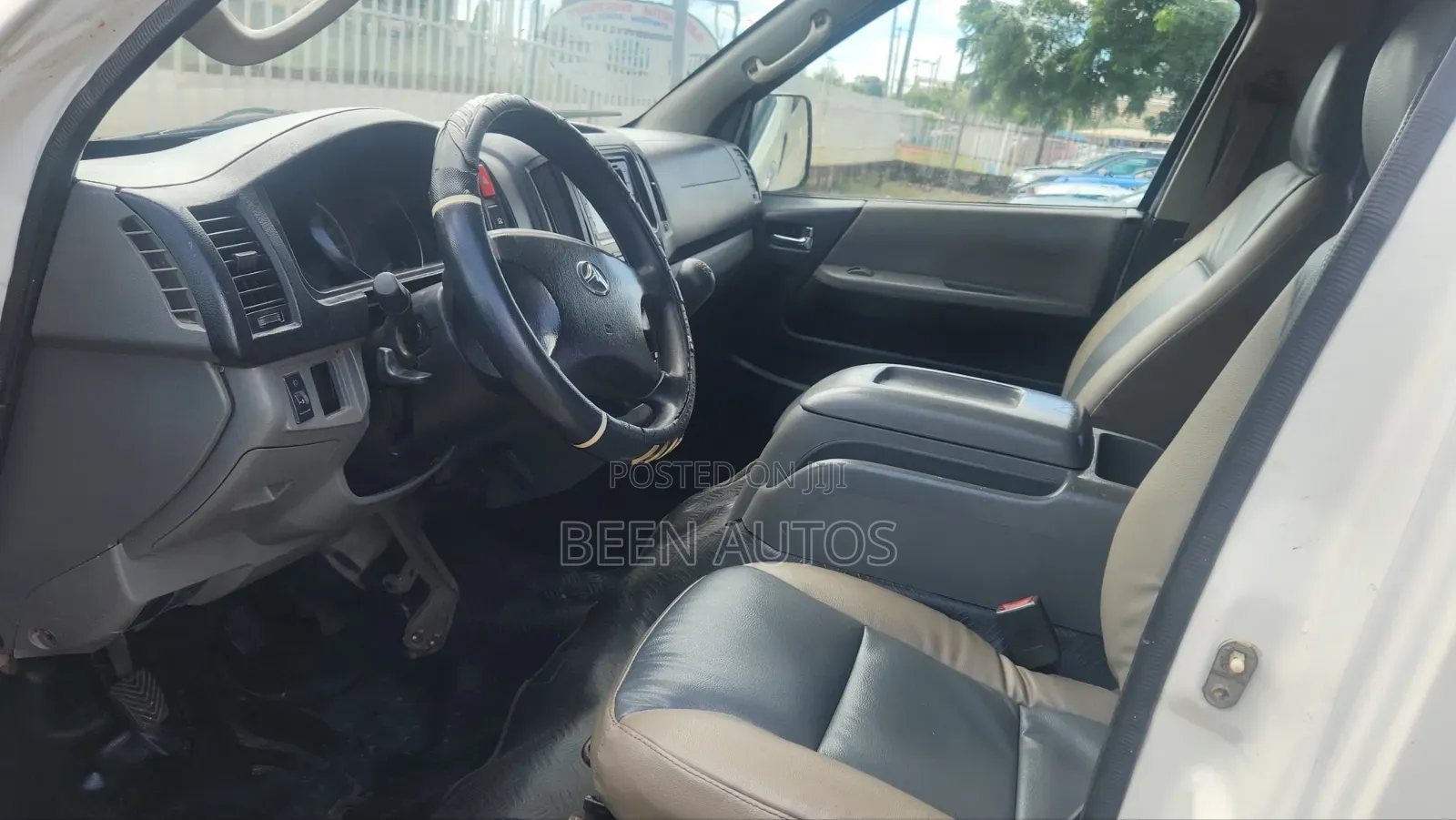 Toyota HiAce 2018 White