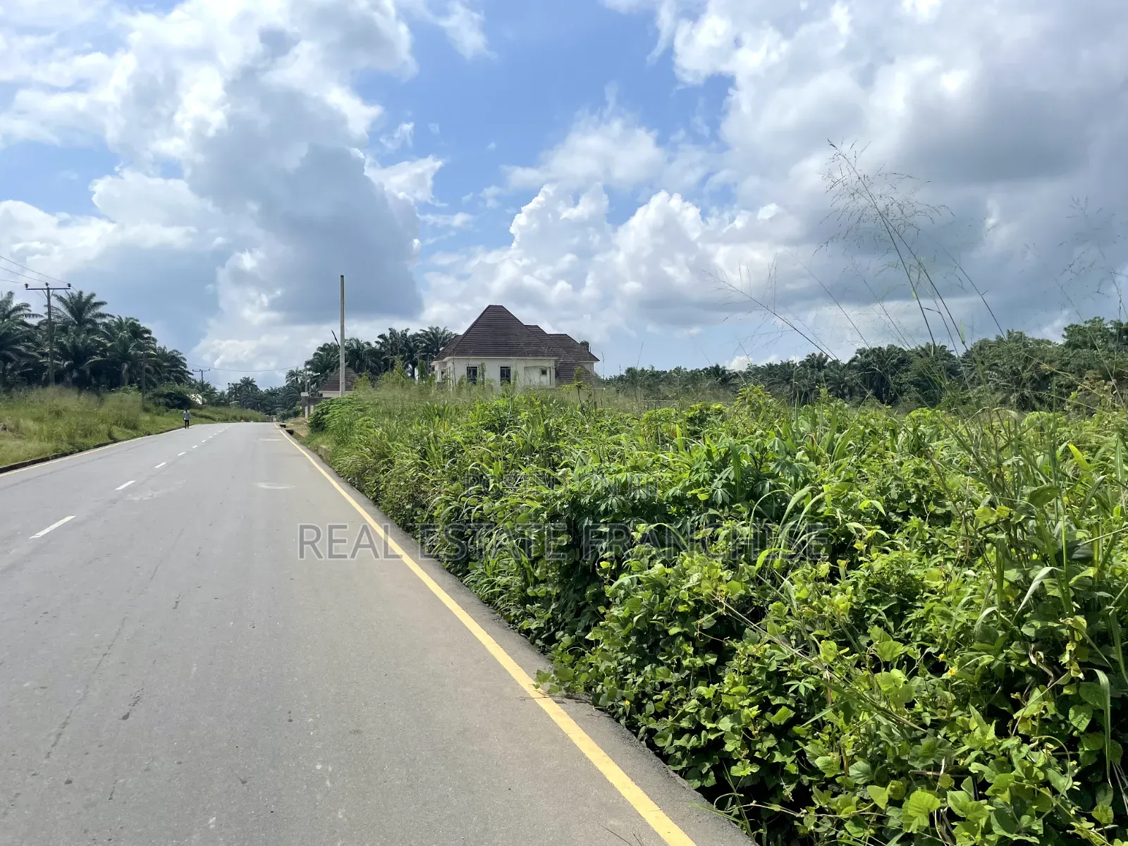1 Hectare of Land, in a Strategic Location