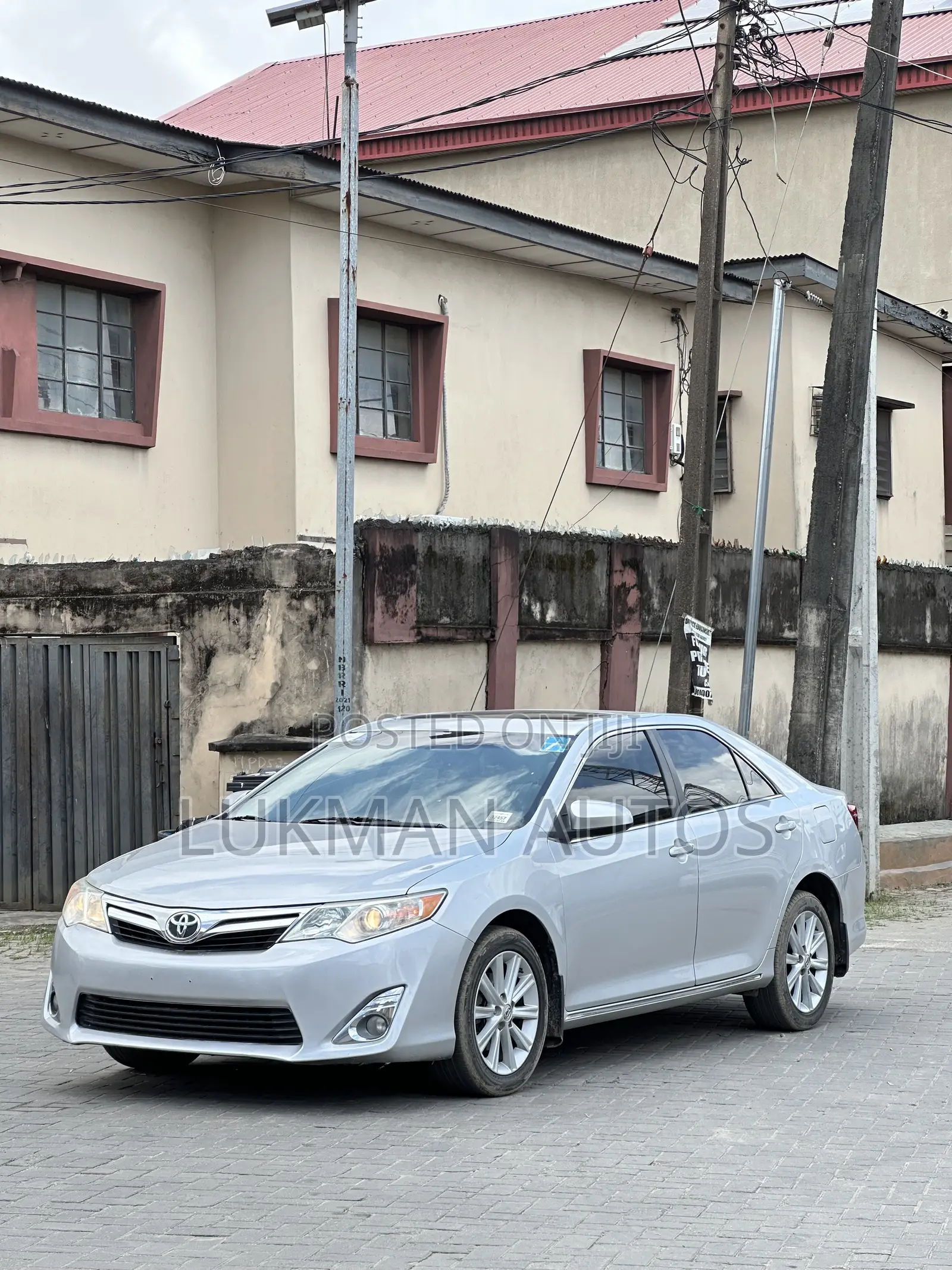 Toyota Camry XLE 4dr Sedan (2.5L 4cyl 6A) 2014 Silver