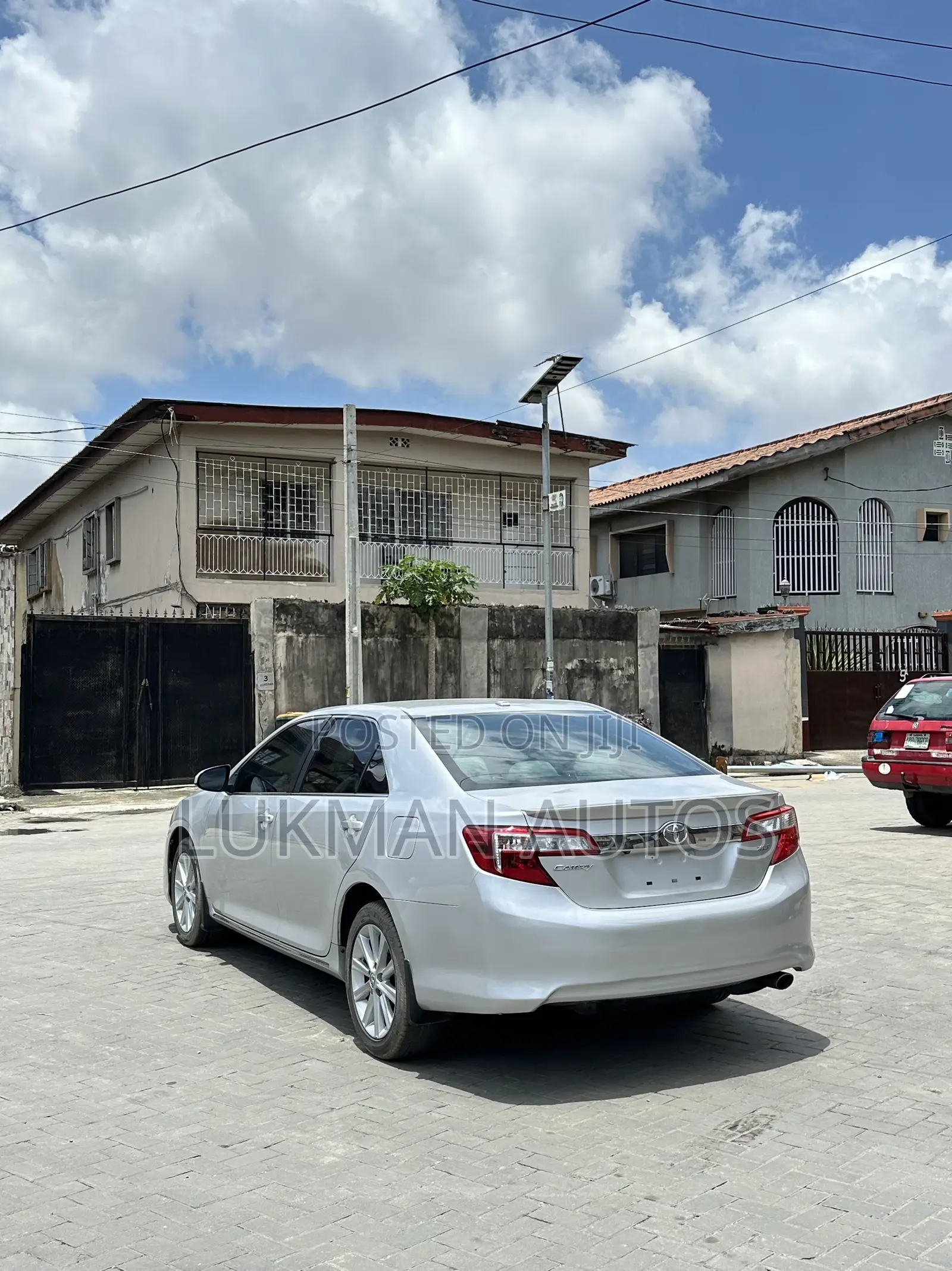 Toyota Camry XLE 4dr Sedan (2.5L 4cyl 6A) 2014 Silver